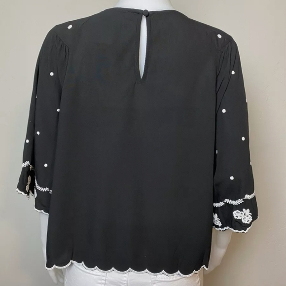 LOFT Black and White Ruffled 3/4 Sleeve Blouse NWOT - Picture 3 of 7
